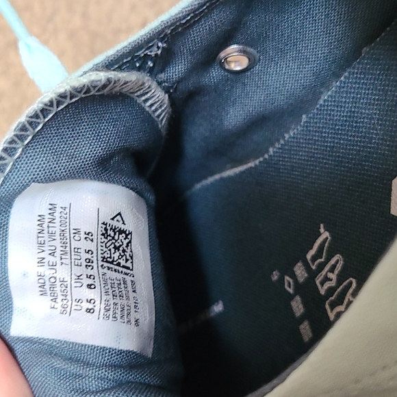 Converse sneakers - Picture 3 of 3